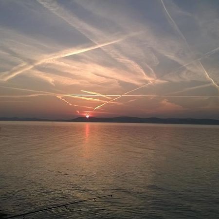 Eva vendégház Balatonlelle Exterior foto