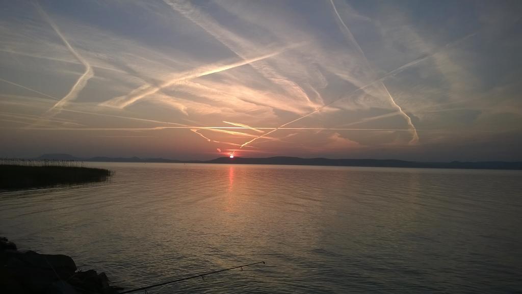 Eva vendégház Balatonlelle Exterior foto